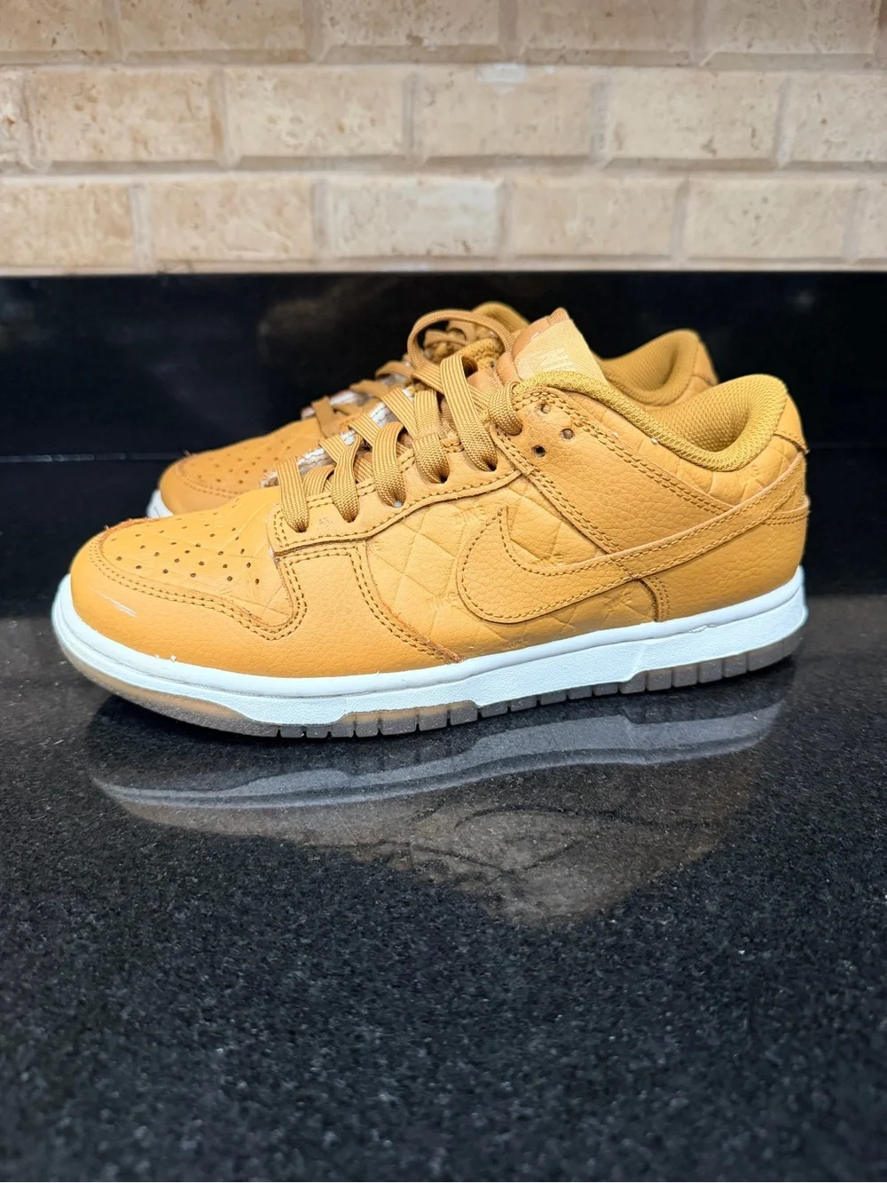 Nike Low-Top Sneakers in Wheat/Tan